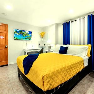 Deluxe Queen Suite